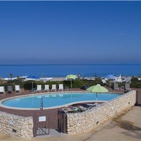 2 bedroom seaside apartments with shared pool, sleeps 4-5
